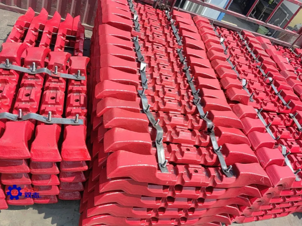 锻造刮板与齿轨集中发货，助力矿山设备稳定运行