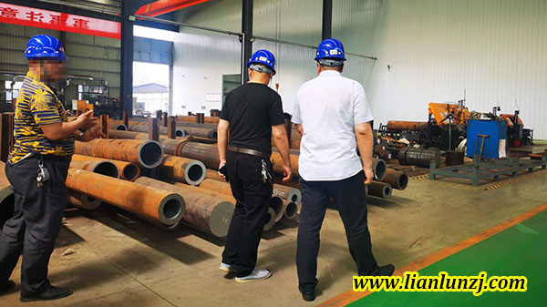 辽宁王总到厂考察11TXG147-6锻造齿轨-河南双志